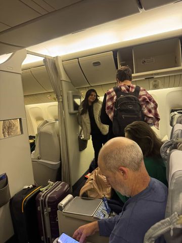 צפו: טל מורד ובת הזוג נחתו בישראל