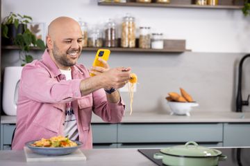 זעם על השף הסלב: "ללא העוקבים לא היית מגיע לבית עם בריכה"