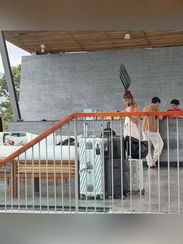 מאיה קיי ובן הזוג צמודים בתאילנד